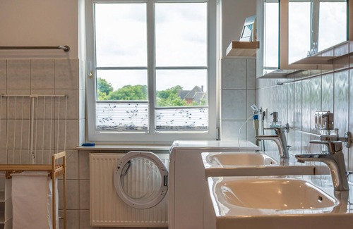 Fahretoft Apartment | Comfortable apartment with balcony and wonderful view.