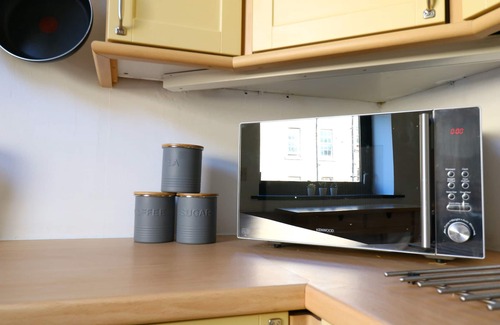 Kelvinbridge Apartment | Comfortable Apartment in West End