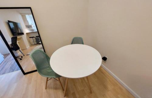 Chinatown Apartment | Comfortable Apartment with Workstation