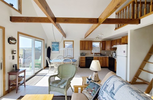 North Truro Condo | Comfortable Beach Point Waterfront 2BD-Step into the Sand on Cape Cod Bay