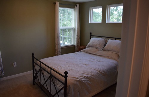 Mosby House | Comfortable, Beautiful Townhome in quaint neighborhood w/patio deck