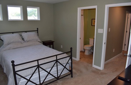 Mosby House | Comfortable, Beautiful Townhome in quaint neighborhood w/patio deck