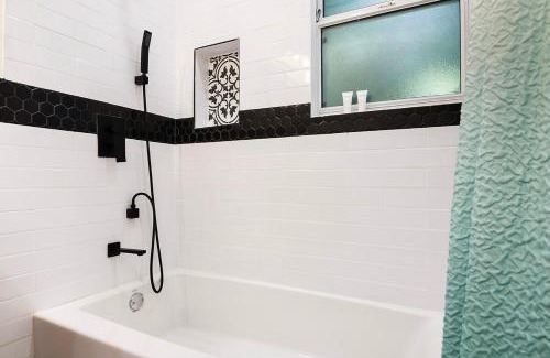 Beverly Hills Apartment | Comfortable Beverly Hills Studio Near Rodeo Drive