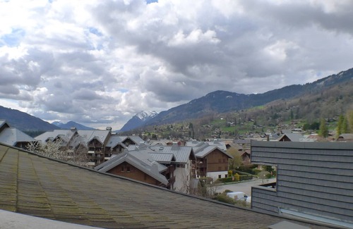 Samoens Apartment | Comfortable & bright apartment with balconies, pets allowed and covered parking