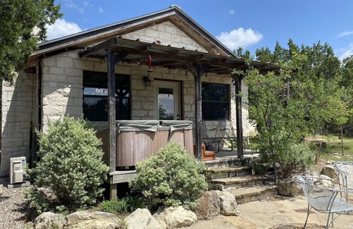 Wimberley Cabin | Comfortable Cabin with Private Pool and Hot Tub