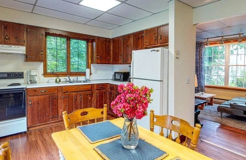 Castine Apartment | Comfortable Castine getaway w/ a full kitchen - walk to the waterfront