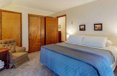 Castine Apartment | Comfortable Castine getaway w/ a full kitchen - walk to the waterfront