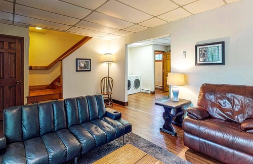 Castine Apartment | Comfortable Castine getaway w/ a full kitchen - walk to the waterfront