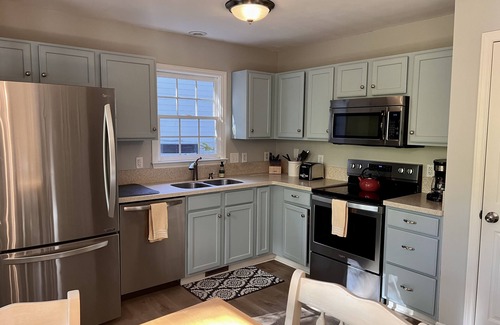 Apex House | Comfortable, Clean, and Convenient to Everything!