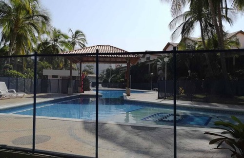 Santa Marta House | Comfortable closed unit house, swimming pool, 100 meters from the Sea, Bello Horizonte beach