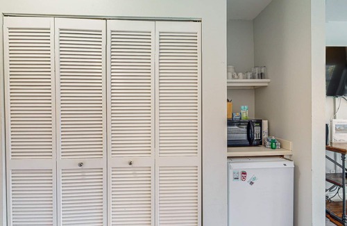 Gulf Place Apartment | Comfortable condo w/kitchenette, community pools & hot tub - walk to the beach