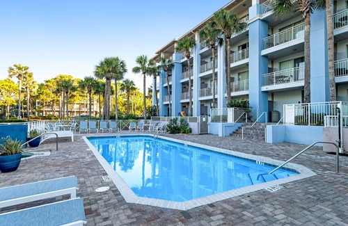 Gulf Place Apartment | Comfortable condo w/kitchenette, community pools & hot tub - walk to the beach