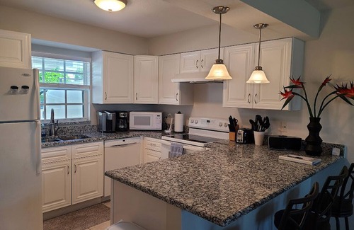 Pelican Condo | Comfortable Condo - Waterfront with Gulf Access; Pool; Views