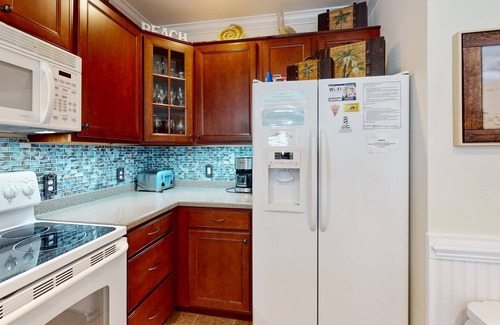 Hatteras Condo | Comfortable condo with shared pool, free WiFi, central AC, and water views