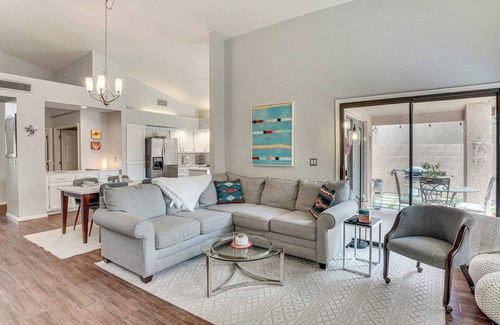 Tucson House | Comfortable & Contemporary Home in Tucson