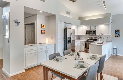 Tucson House | Comfortable & Contemporary Home in Tucson