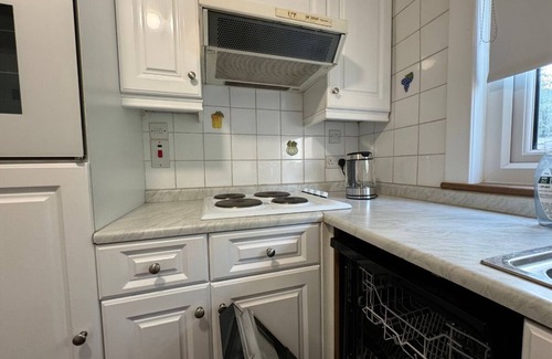 Havering Apartment | Comfortable Contractor Retreat: Perfect for Both Short & Long Stays