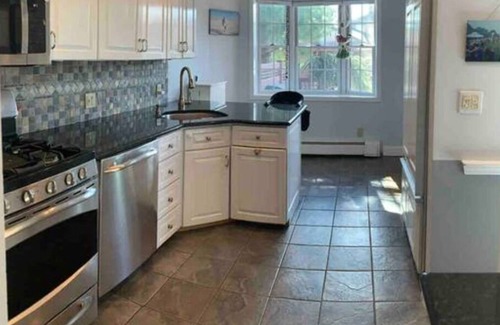 Mineola House | Comfortable, convenient, spacious home! Close to NYC, airports & more