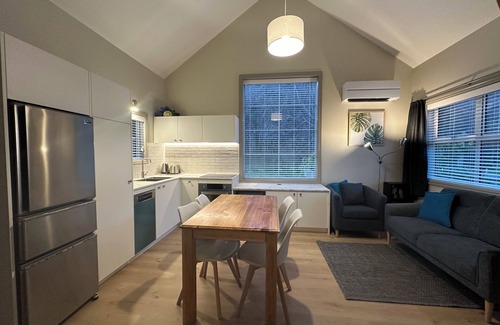 Arrowtown Cottage | Comfortable cottage in the heart of Arrowtown with newly renovated kitchen.