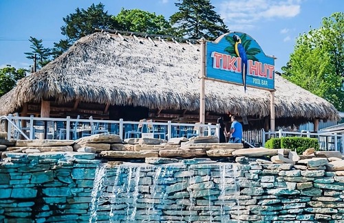 Osage Beach Hotel | Comfortable Countryside Stay! 2 Convenient Units, Pool, Free Parking