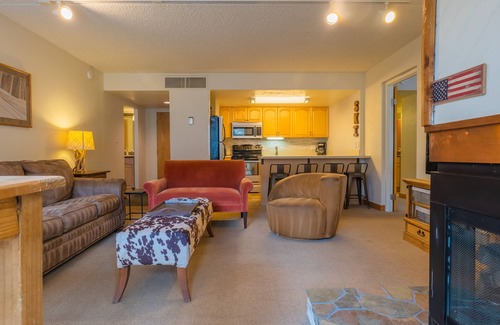 Copper Mountain Village Condo | Comfortable Cozy Condo. Short Walk to American Eagle Lift. SH402