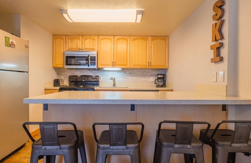 Copper Mountain Village Condo | Comfortable Cozy Condo. Short Walk to American Eagle Lift. SH402