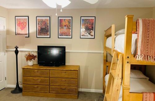 North Conway House | Comfortable Cozy Conway Hideaway that Sleeps 8 Pet Friendly