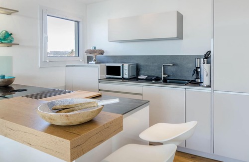 Uhldingen-Muehlhofen Apartment | Comfortable vacation apartment 'Bodenseepanorama Oberuhldingen' with Lake View, Balcony and Wi-Fi
