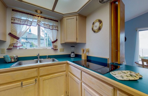 Port Orford House | Comfortable, dog-friendly house in town with ocean and Humbug Mountain views