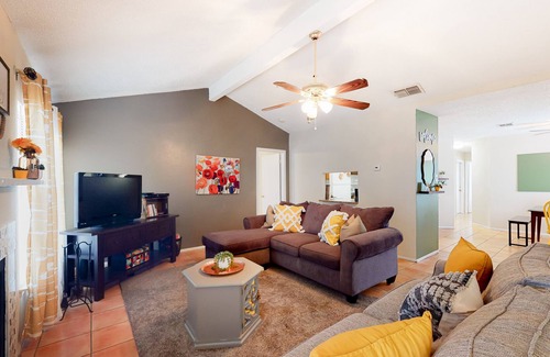 North San Antonio - SAT House | Comfortable Dog-Friendly Home with Fenced Yard, Patio, & WiFi - Great Location