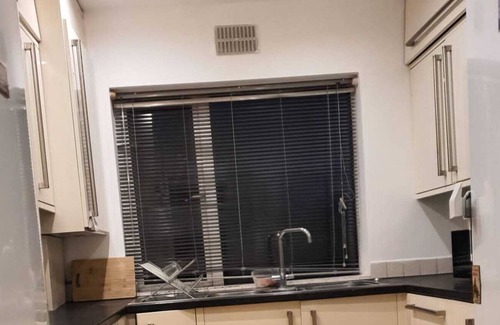 Edgware Apartment | Comfortable Double Bedroom Shared - Garden View