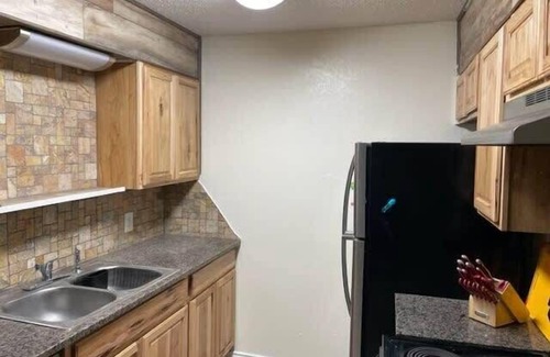 Lawton Apartment | Comfortable downstairs 2 bed next to Fort Sill!