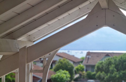 Piraillan Apartment | Comfortable duplex and large terrace, in the center of Canon,