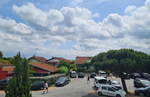 Piraillan Apartment | Comfortable duplex and large terrace, in the center of Canon,