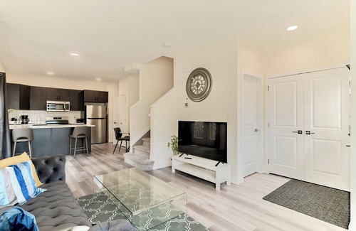 North Central Edmonton House | Comfortable entire townhouse in downtown Edmonton.