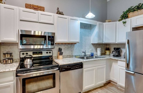 Historic Downtown Savannah Apartment | Comfortable Escape 2BR Historic Downtown