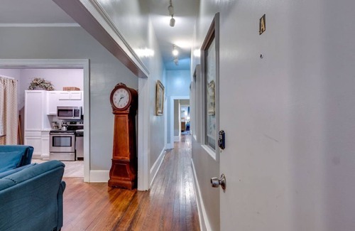 Historic Downtown Savannah Apartment | Comfortable Escape 2BR Historic Downtown