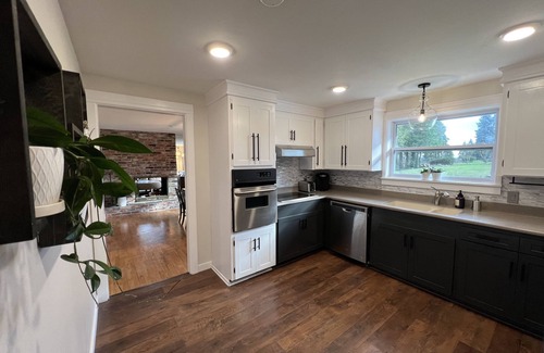 Silverdale House | Comfortable family retreat with fireplace, views and game room.