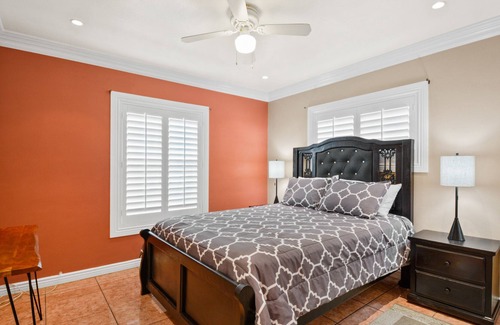 Los Angeles County House | Comfortable Family size home, 20 min away from theme park!