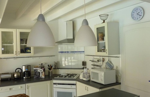 Quartier du Casino House | Comfortable House for 8 with Secure Pool, WiFi, 100m from Beach