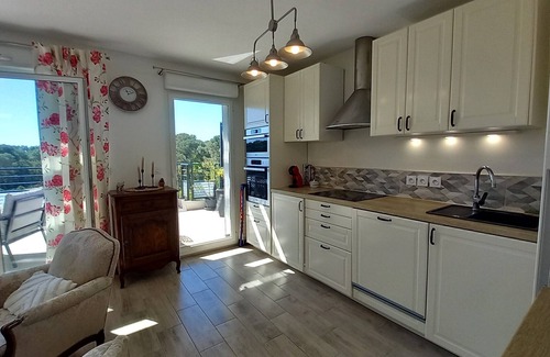 La Londe-les-Maures Apartment | Comfortable new T3 15m² south-facing terrace Air-conditioning Swimming pool Basement box