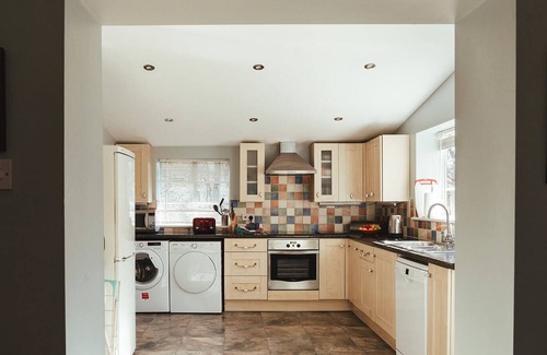Patrixbourne Cottage | Comfortable, friendly cottage on a fruit farm