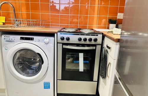 Ashton-under-Lyne Apartment | Comfortable Cozy studio with all the amenities provided perfect for couple