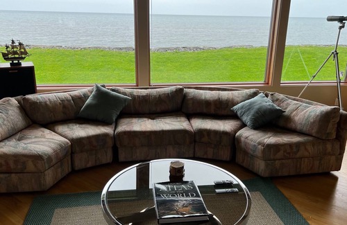 North Greece House | Comfortable getaway for the entire family with amazing views of the water
