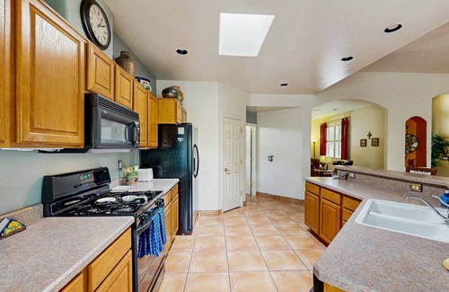 Vistoso Hills House | Comfortable getaway with hot tub, pool, private BBQ & full kitchen
