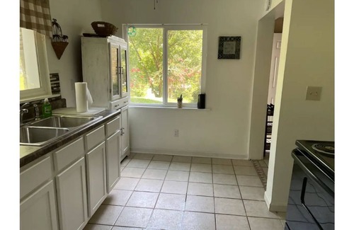 Midfield House | Comfortable guest unit, bedroom(1) and bathroom(1)