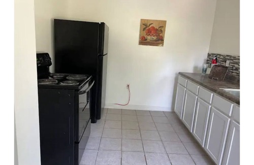 Midfield House | Comfortable guest unit, bedroom(1) and bathroom(1)
