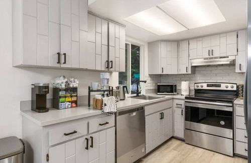 Juanita House | Comfortable Home for Family with Remote Workplace