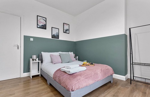 Clissold House | Comfortable Home in Hackney