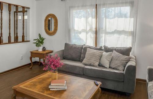 Southeast Raleigh House | Comfortable home in Raleigh w big fenced backyard